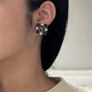 🎁🎄Rare Vintage Chanel Two Tone Clip Earrings🎄🎁